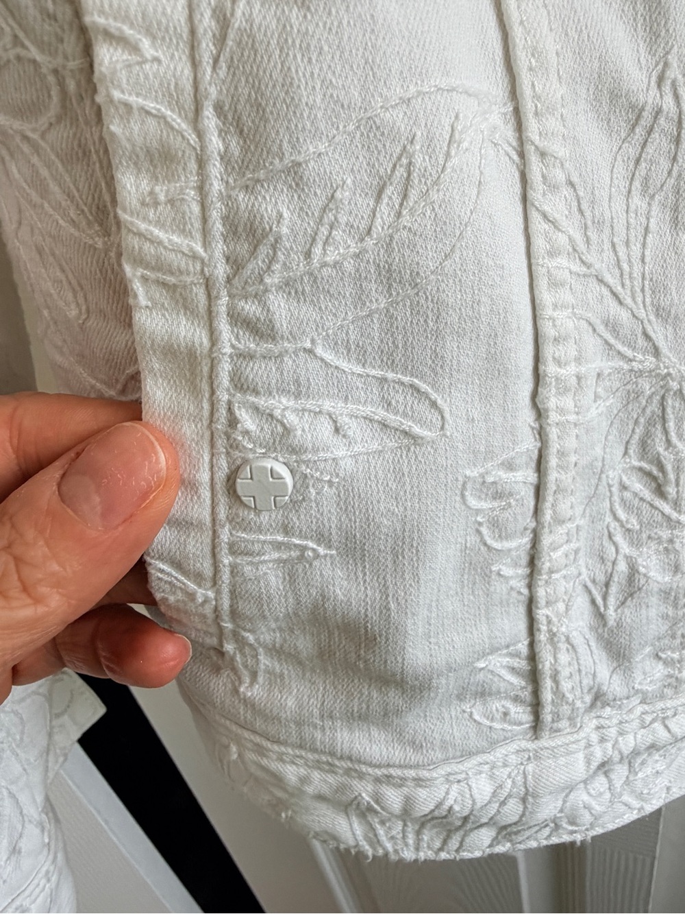 Liverpool Los Angeles White Floral Embroidered Denim Jacket Size Large Stretch - Picture 6 of 8
